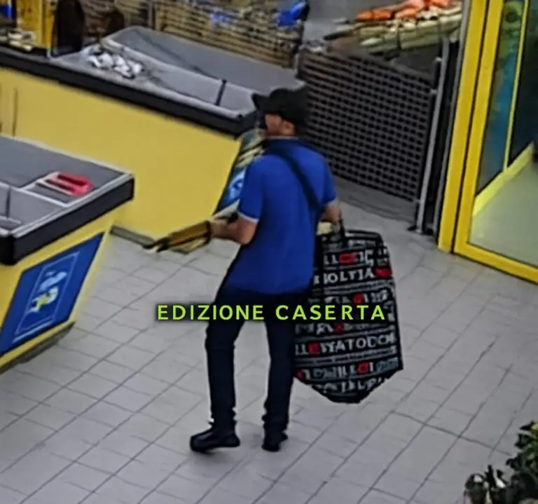 Assalto col fucile: la sequenza integrale della rapina al supermercato del Casertano