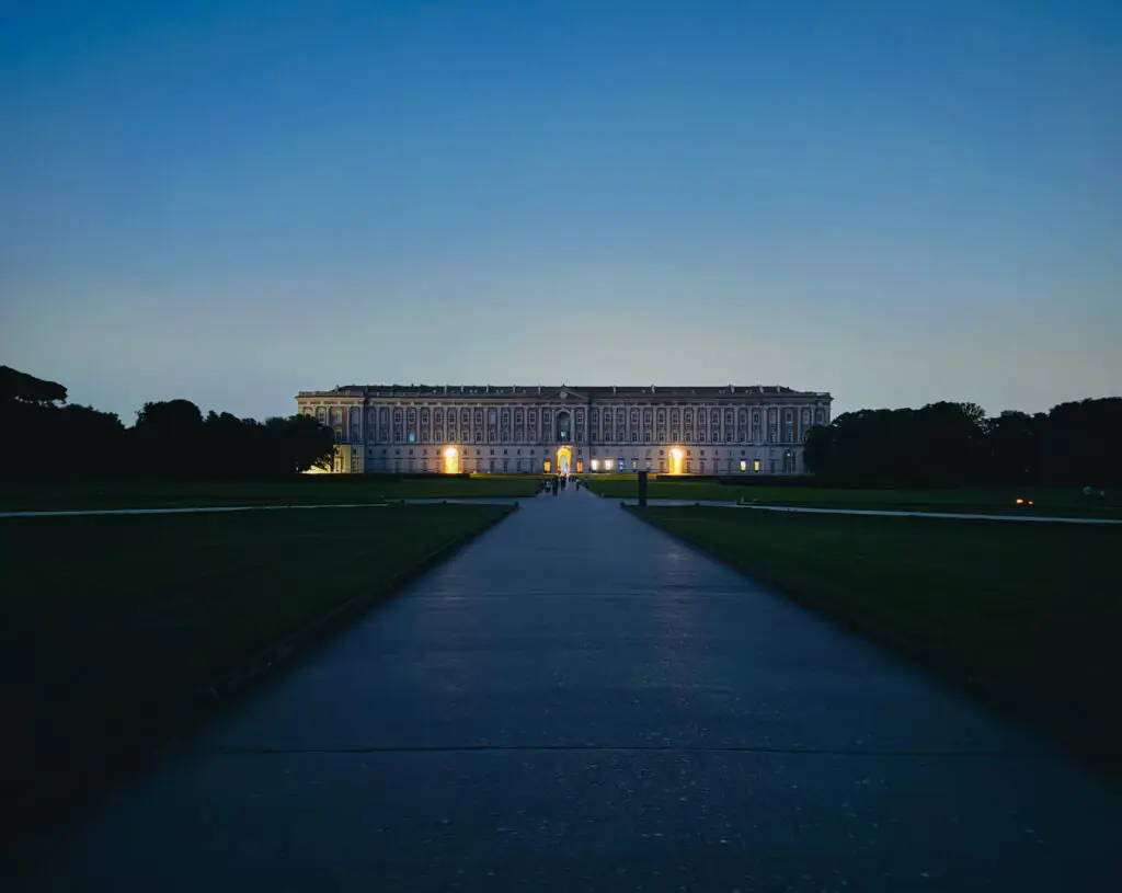 Reggia di Caserta all'alba