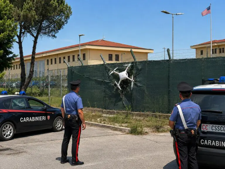 Drone sorvola la cittadella e precipita: scatta l’allarme sicurezza
