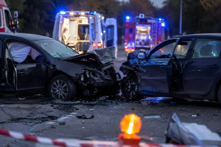 Violento scontro tra auto nei pressi del Velodromo, 2 giovani in ospedale