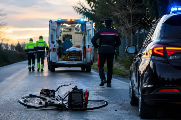 Preso in pieno mentre è in bici, 23enne muore dopo corsa disperata