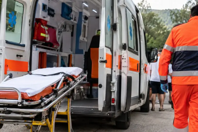 Giovanissimi accusano malore durante attività all’aperto, arriva ambulanza