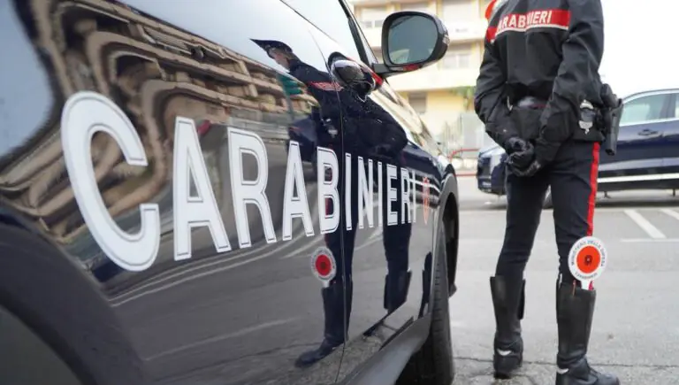 Carabinieri scovano lavoratori in nero, stop a due ditte edili