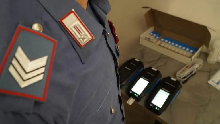 Trovato con due tipi di droga nel pantalone