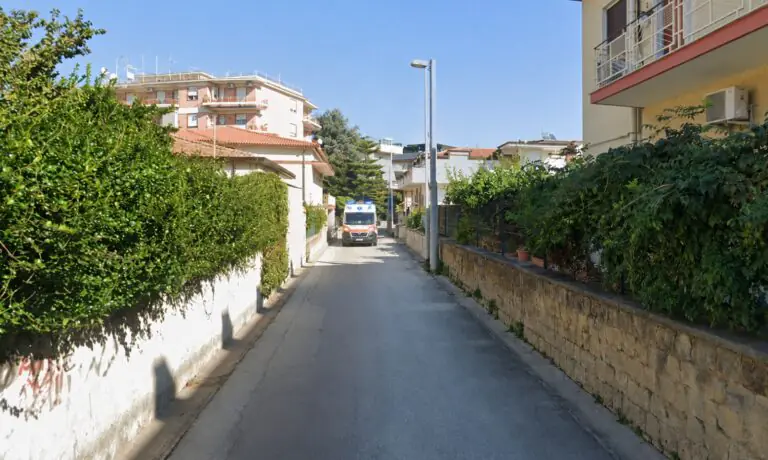 Trovato senza vita in casa dal fratello, tragedia in città