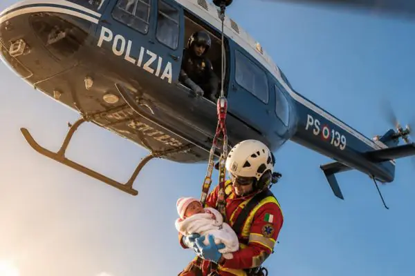 polizia salva la neonata sotratta a marcianise