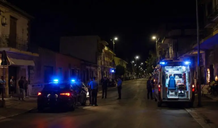 Giovane accoltellato sul corso, caccia all’aggressore