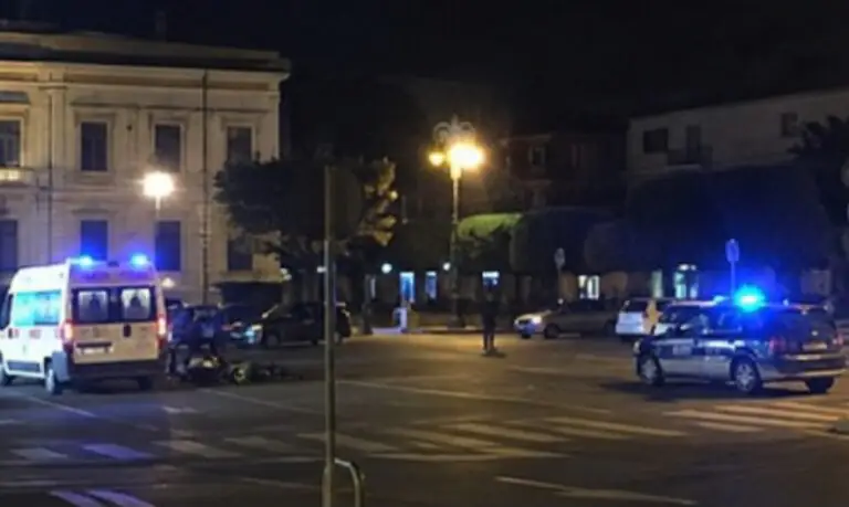 Auto contro scooter, feriti due giovanissimi