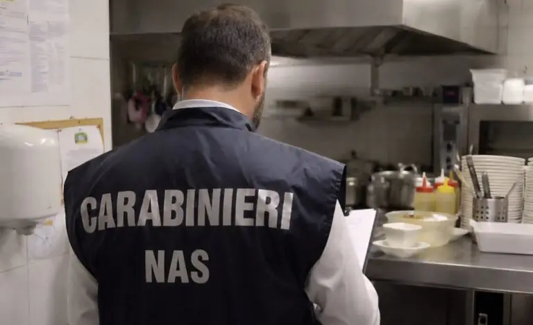Blitz dei Nas nei luoghi di vacanza, setacciati ristoranti e alberghi