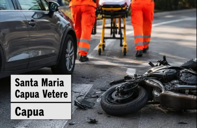 Violento scontro tra auto e scooter, 2 giovanissimi in ospedale