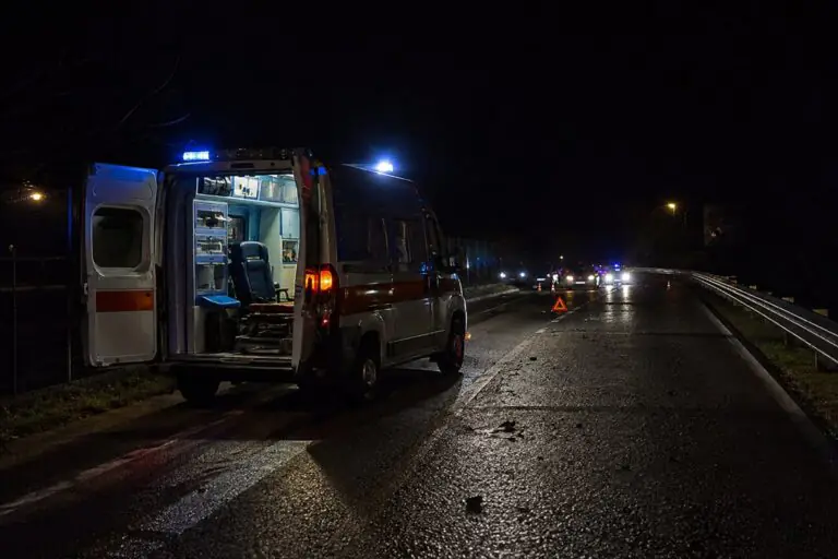 Investe cameriera e scappa via: avvocato casertano si costituisce