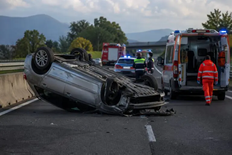 Auto sbanda e si ribalta con famiglia dentro, paura sull’A1