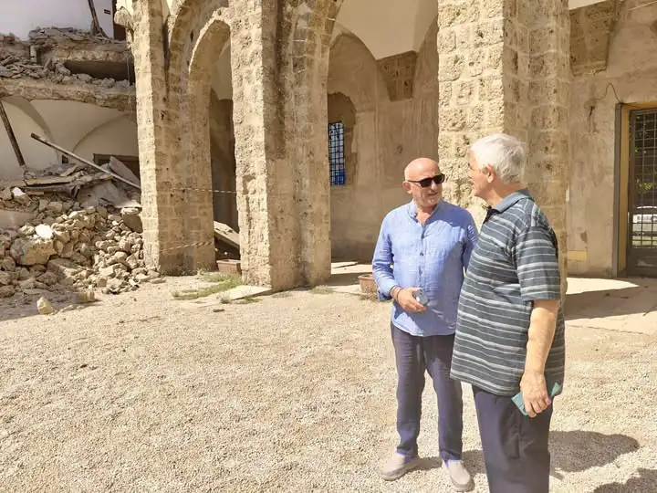 Boato in centro, crolla parte del complesso monumentale