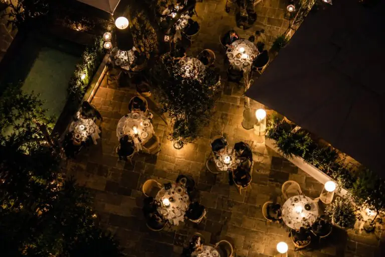 La città si veste di eleganza: arriva “La Notte Vola”, il dinner show firmato Radix