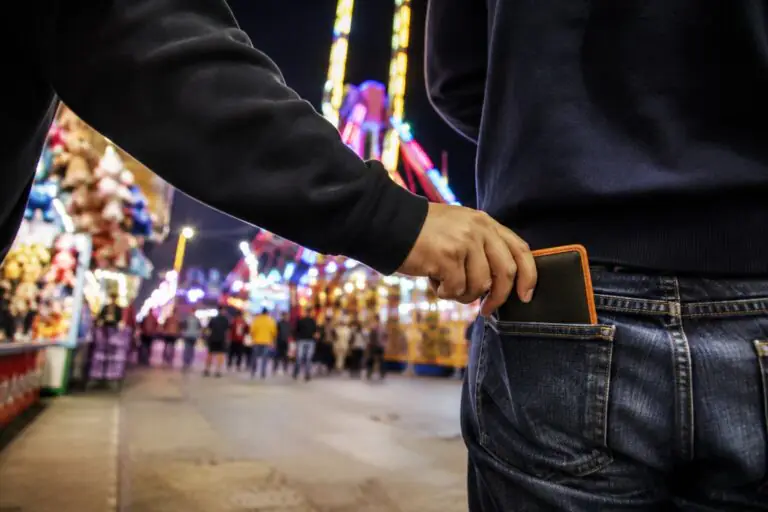 Ladri senza scrupoli: a segno furto durante festa religiosa