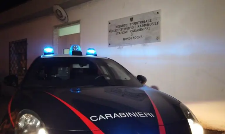 Beccato in strada con droga addosso, 23enne in manette