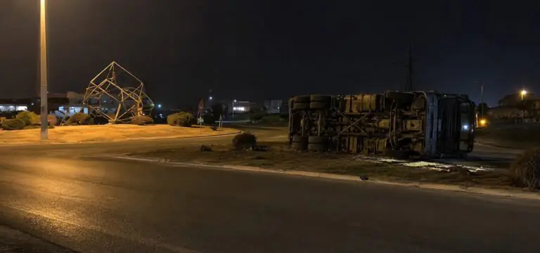 Camion si ribalta nei pressi dei giardinetti, conducente in ospedale