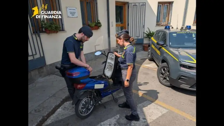 Scooter illegali venduti come bici elettriche, blitz pure nel Casertano