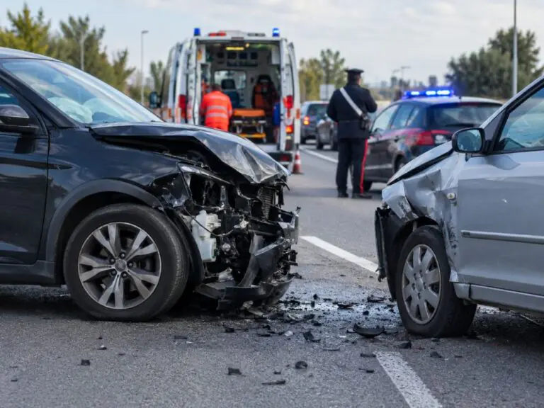 Brutto incidente sulla Statale, piombano ambulanza e carabinieri