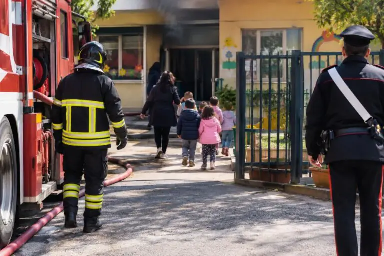 Fiamme nella scuola d’infanzia, bambini evacuati