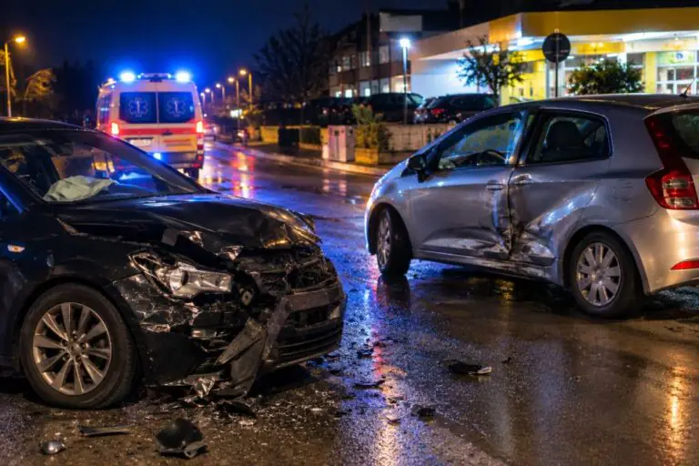 Scontro tra auto al solito punto, 2 i feriti. Urge intervento