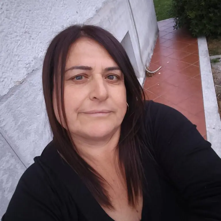 Muore madre 52enne, comunità in lutto per Carla