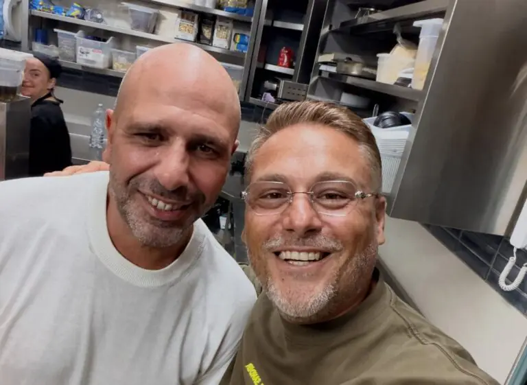 Checco Zalone avvistato in un ristorante nel casertano