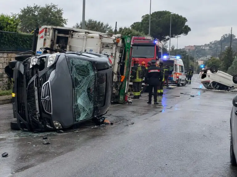 Doppio incidente a distanza di poco, veicoli ribaltati. Ci sono feriti