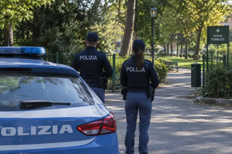 Giovane trovato privo di vita, tragedia nel parco