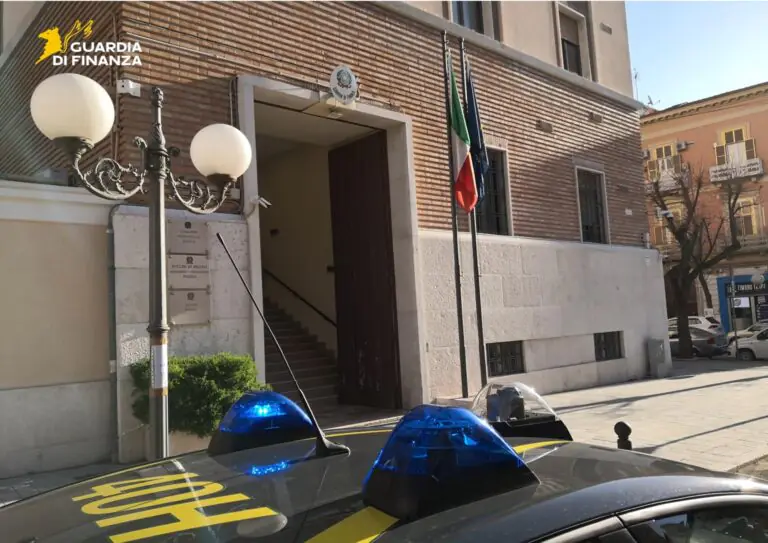 Rotta del contrabbando di sigarette, 8 arresti