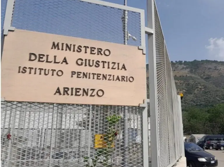 Rissa in carcere, svolta per volto noto della Valle