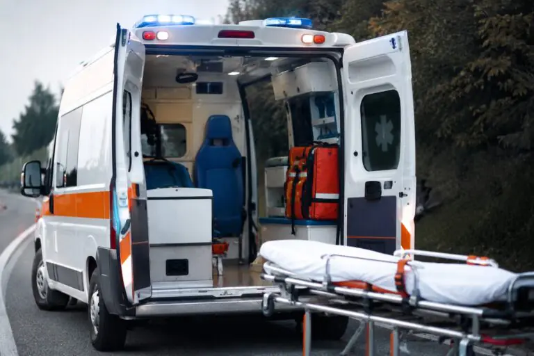 Trovato privo di sensi sulla Provinciale, si risveglia e fugge via