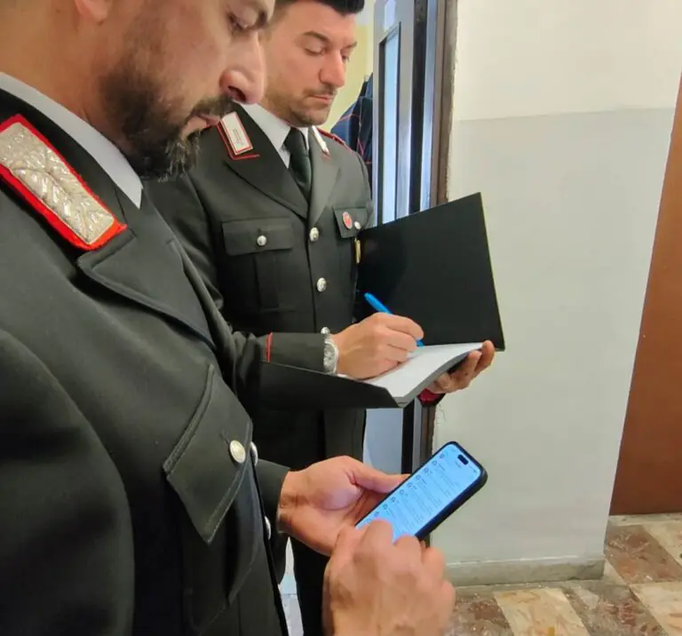 Finti agenti lo truffano di 7mila euro, 3 nei guai