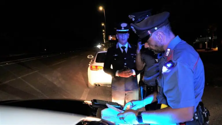 Blitz nella notte, 3 beccati dai carabinieri: uno era ricercato