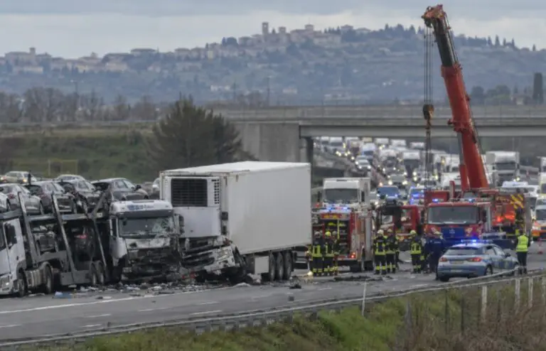 Scontro tra tir in A1, muore conducente