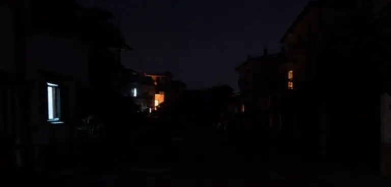 Strade al buio da giorni, torna l’incubo furti