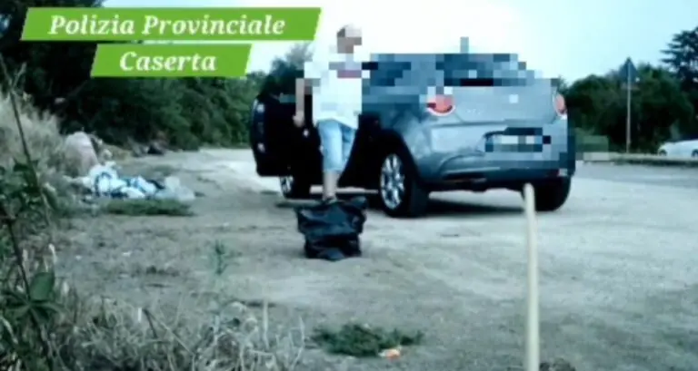 Telecamera riprende zozzone, agenti gli tolgono pure l’auto