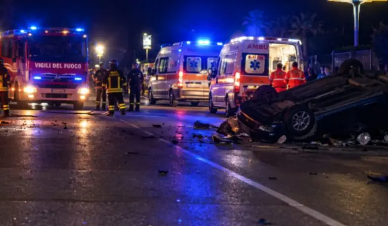 Auto si ribalta davanti al Club, 3 feriti. Paura per due sorelle