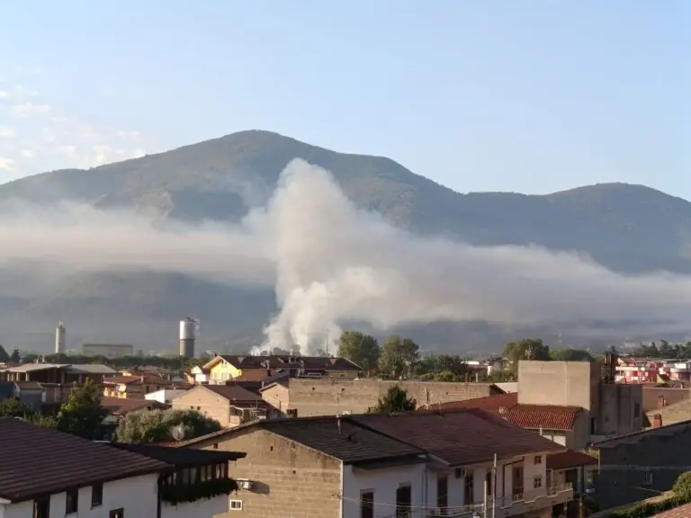 Rogo nell’area industriale di Airola, AVS: «Ora si faccia chiarezza sulle responsabilità»