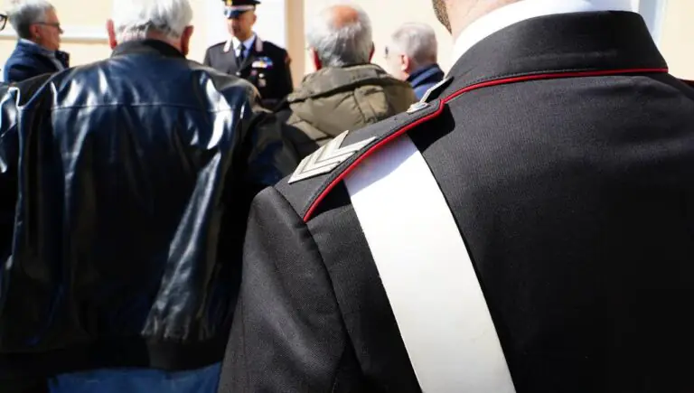 Scappa dall’ospedale, lo ritrovano davanti al panificio
