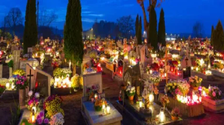 Nemmeno i morti stanno in pace: razzia al cimitero