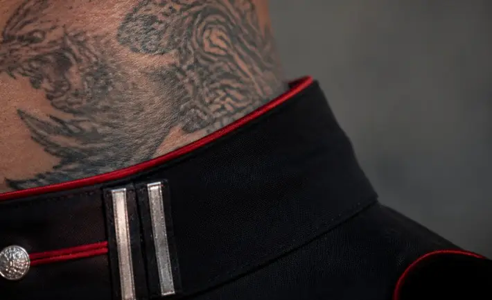 Truffa salta per un tatuaggio sul collo: “Quello non è un maresciallo”