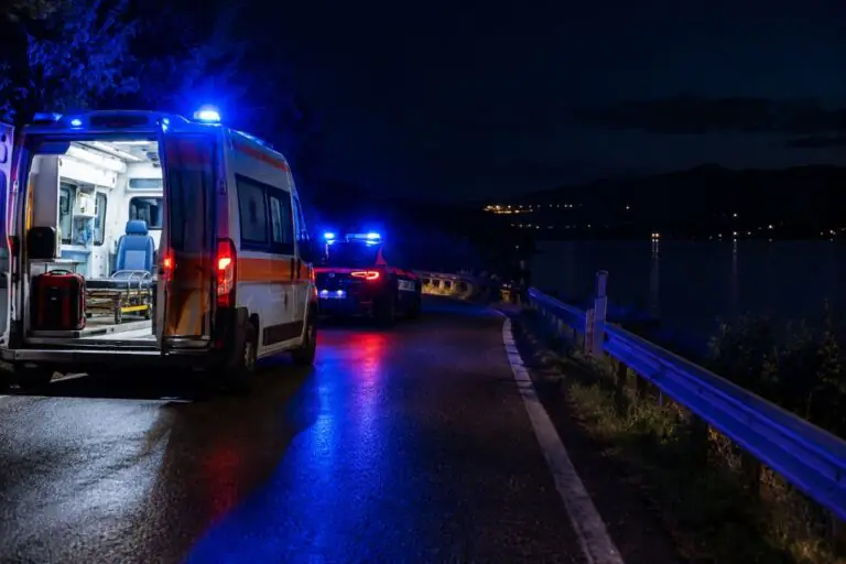 Irreperibile, giovane trovato senza vita lungo la Provinciale. Tragedia in città
