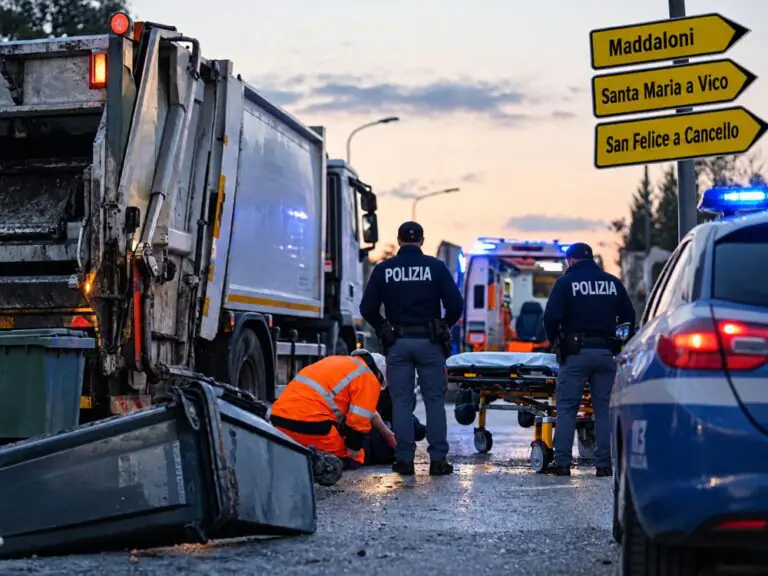 Operatore ecologico investito dal camion dei rifiuti: incidente sul lavoro all’alba