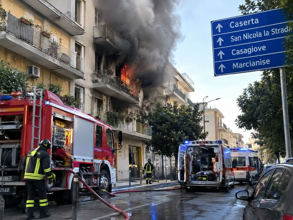 Incendio in un’abitazione di via Cesare Battisti a Caserta bambino intossicato
