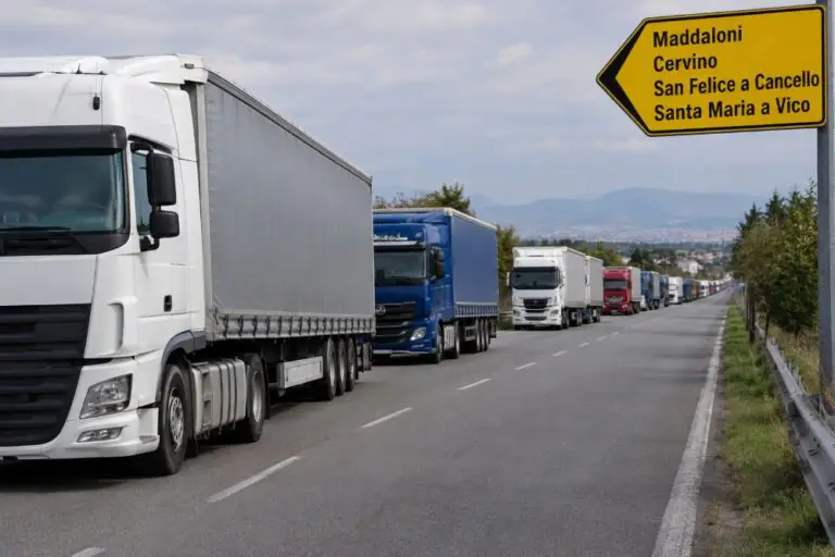 Camionista travolto durante il blocco stradale, trasportato d’urgenza