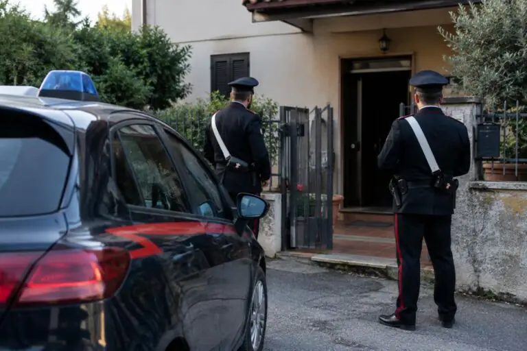 Non dà sue notizie da 2 settimane, la trovano senza vita in casa