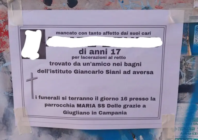 Spuntano falsi manifesti funebri di un 17enne alla Villa Comunale: “Scherzo inaccettabile”