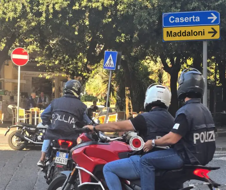 Scippa una donna, preso dopo inseguimento in auto da poliziotto