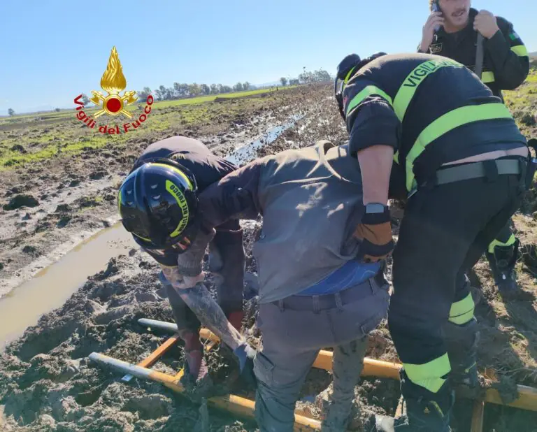 Cacciatore inghiottito dal fango: l’intervento dei vigili del fuoco